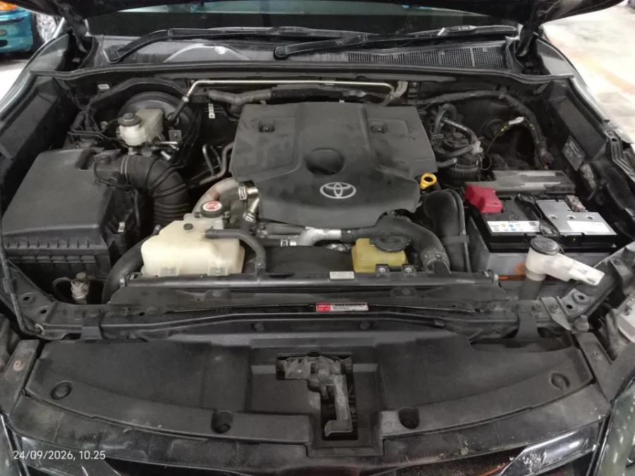 Foto Mobil Bekas Mesin Toyota Fortuner 2.4 4X2 VRZ tahun 2019