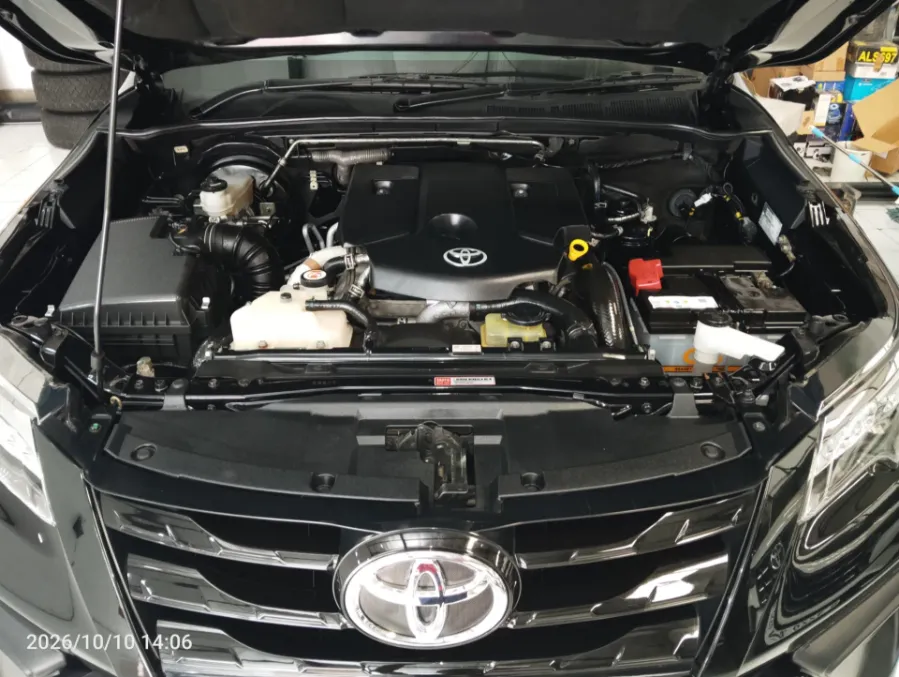 Foto Mobil Bekas Mesin Toyota Fortuner 2.4 4X2 VRZ tahun 2019