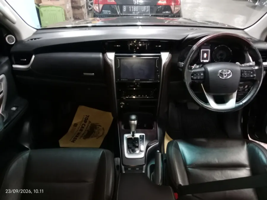 Foto Mobil Bekas Dashboard Toyota Fortuner 2.4 4X2 VRZ tahun 2020