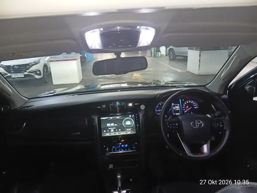 Foto Mobil Bekas Dashboard Toyota Fortuner 2.4 4X2 VRZ tahun 2020