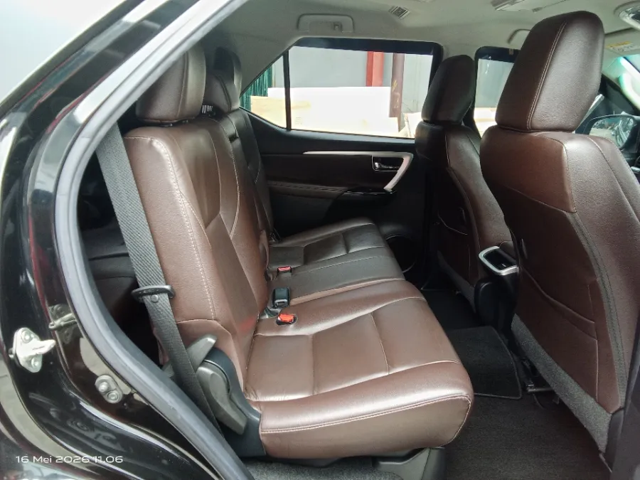 Foto Mobil Bekas Kabin Belakang Toyota Fortuner 2.4 4X2 VRZ tahun 2020