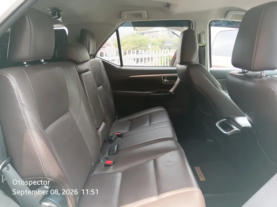 Foto Mobil Bekas Kabin Belakang Toyota Fortuner 2.4 4X2 VRZ tahun 2020