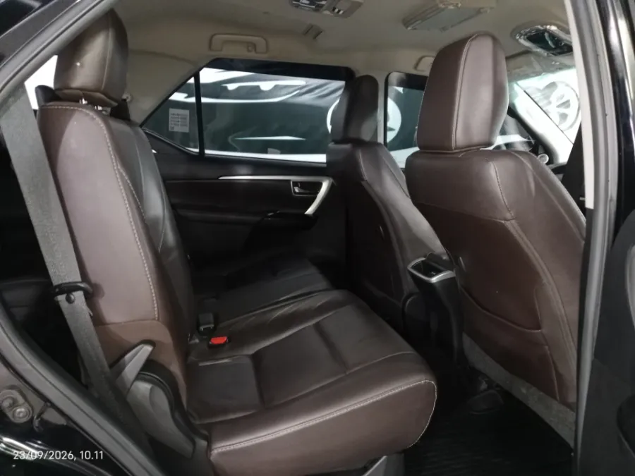 Foto Mobil Bekas Kabin Belakang Toyota Fortuner 2.4 4X2 VRZ tahun 2020