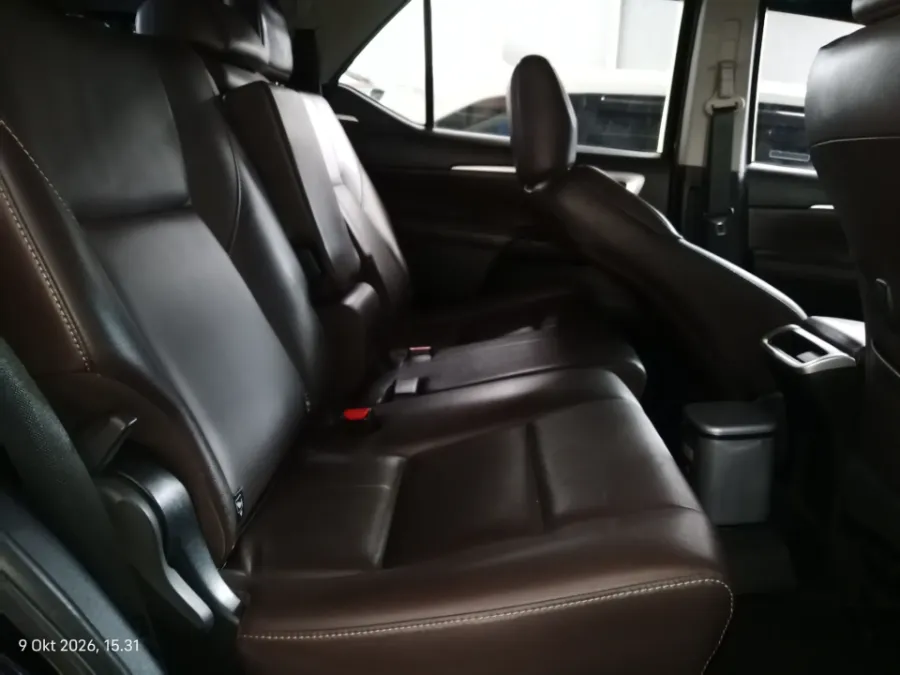 Foto Mobil Bekas Kabin Belakang Toyota Fortuner 2.4 4X2 VRZ tahun 2020