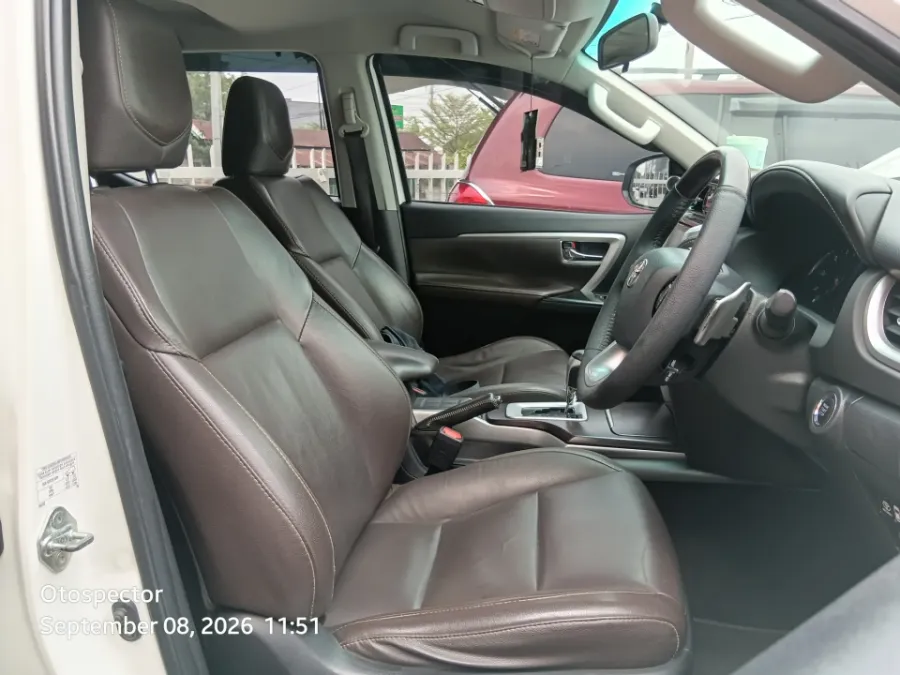 Foto Mobil Bekas Kabin Depan Toyota Fortuner 2.4 4X2 VRZ tahun 2020