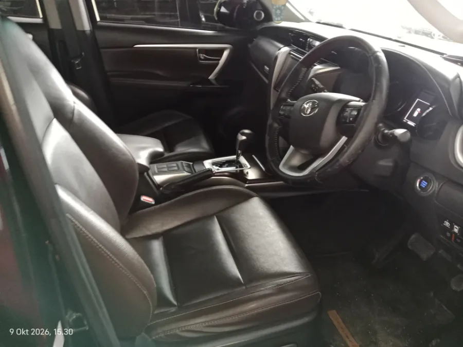 Foto Mobil Bekas Kabin Depan Toyota Fortuner 2.4 4X2 VRZ tahun 2020