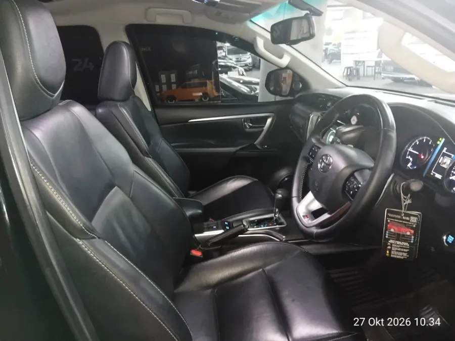 Foto Mobil Bekas Kabin Depan Toyota Fortuner 2.4 4X2 VRZ tahun 2020