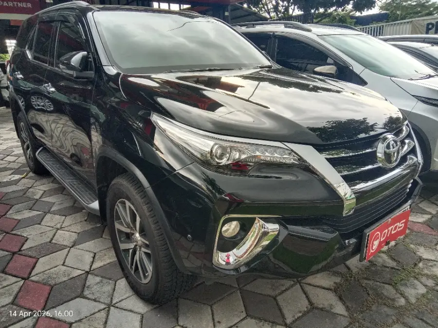 Foto Mobil Bekas Kanan Depan Toyota Fortuner 2.4 4X2 VRZ tahun 2020