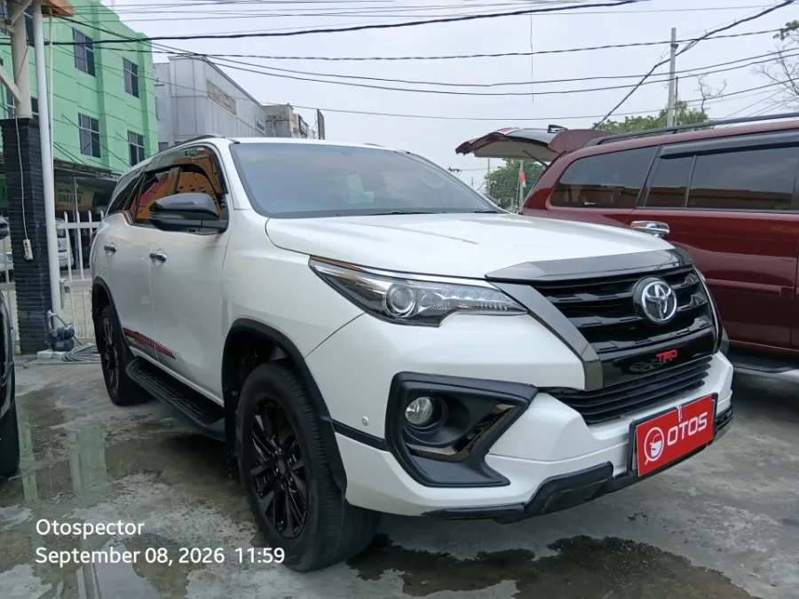 Foto Mobil Bekas Kanan Depan Toyota Fortuner 2.4 4X2 VRZ tahun 2020