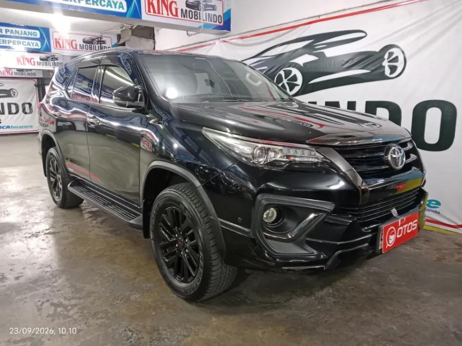 Foto Mobil Bekas Kanan Depan Toyota Fortuner 2.4 4X2 VRZ tahun 2020