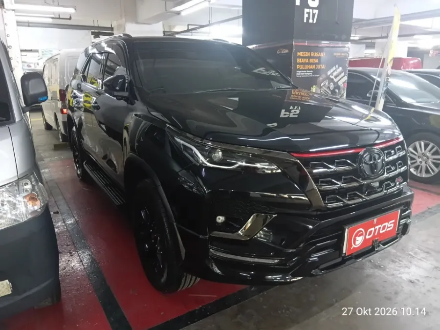 Foto Mobil Bekas Kanan Depan Toyota Fortuner 2.4 4X2 VRZ tahun 2020