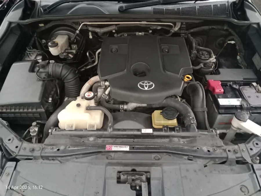 Foto Mobil Bekas Mesin Toyota Fortuner 2.4 4X2 VRZ tahun 2020