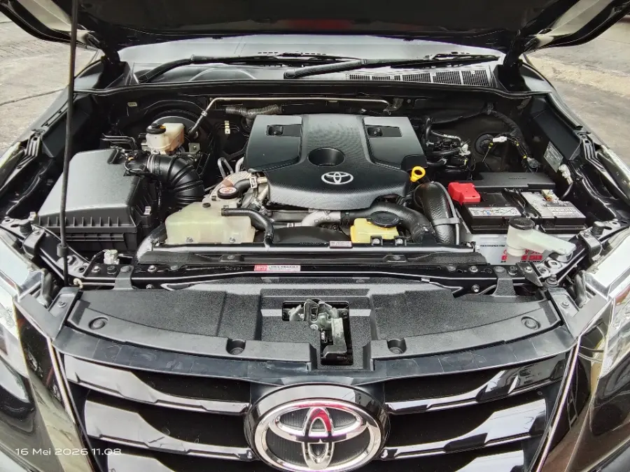 Foto Mobil Bekas Mesin Toyota Fortuner 2.4 4X2 VRZ tahun 2020
