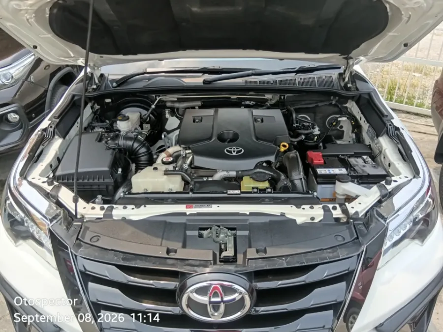 Foto Mobil Bekas Mesin Toyota Fortuner 2.4 4X2 VRZ tahun 2020