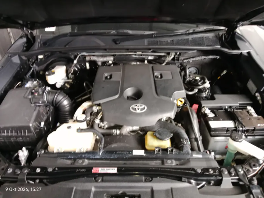Foto Mobil Bekas Mesin Toyota Fortuner 2.4 4X2 VRZ tahun 2020