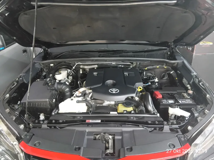 Foto Mobil Bekas Mesin Toyota Fortuner 2.4 4X2 VRZ tahun 2020