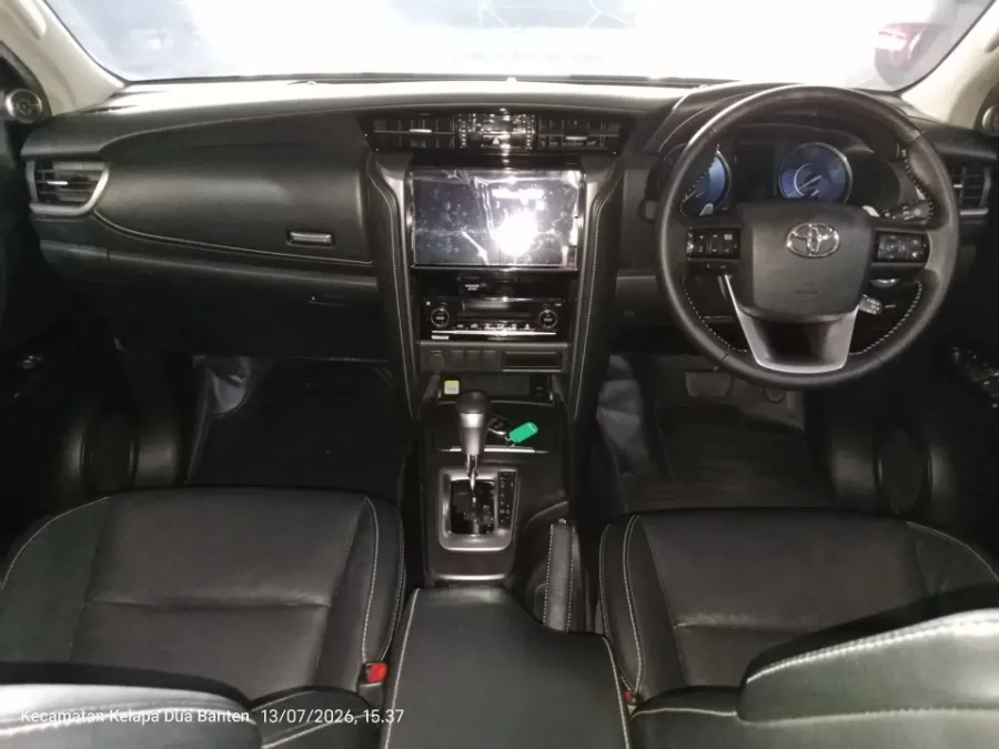 Foto Mobil Bekas Dashboard Toyota Fortuner 2.4 4X2 VRZ tahun 2021