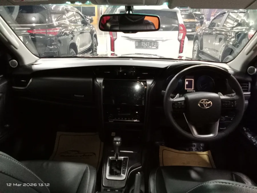 Foto Mobil Bekas Dashboard Toyota Fortuner 2.4 4X2 VRZ tahun 2021