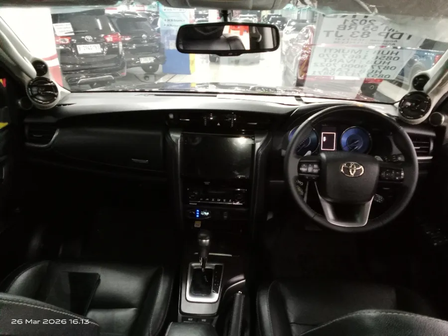 Foto Mobil Bekas Dashboard Toyota Fortuner 2.4 4X2 VRZ tahun 2021