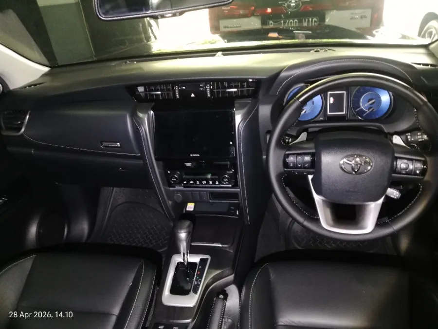 Foto Mobil Bekas Dashboard Toyota Fortuner 2.4 4X2 VRZ tahun 2021