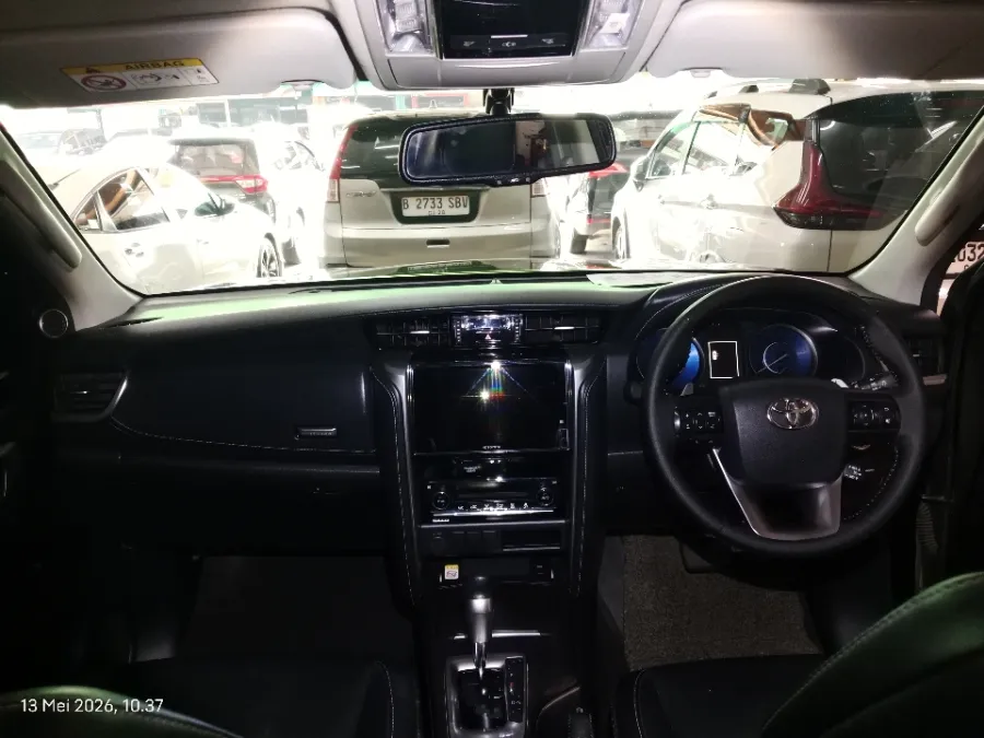 Foto Mobil Bekas Dashboard Toyota Fortuner 2.4 4X2 VRZ tahun 2021