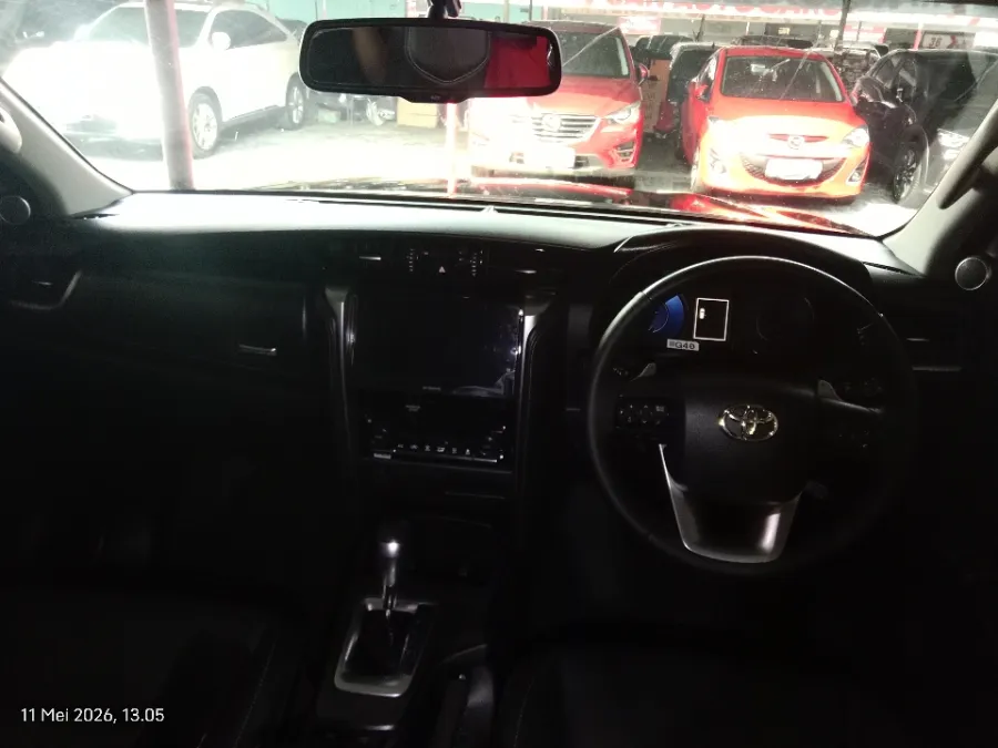 Foto Mobil Bekas Dashboard Toyota Fortuner 2.4 4X2 VRZ tahun 2021