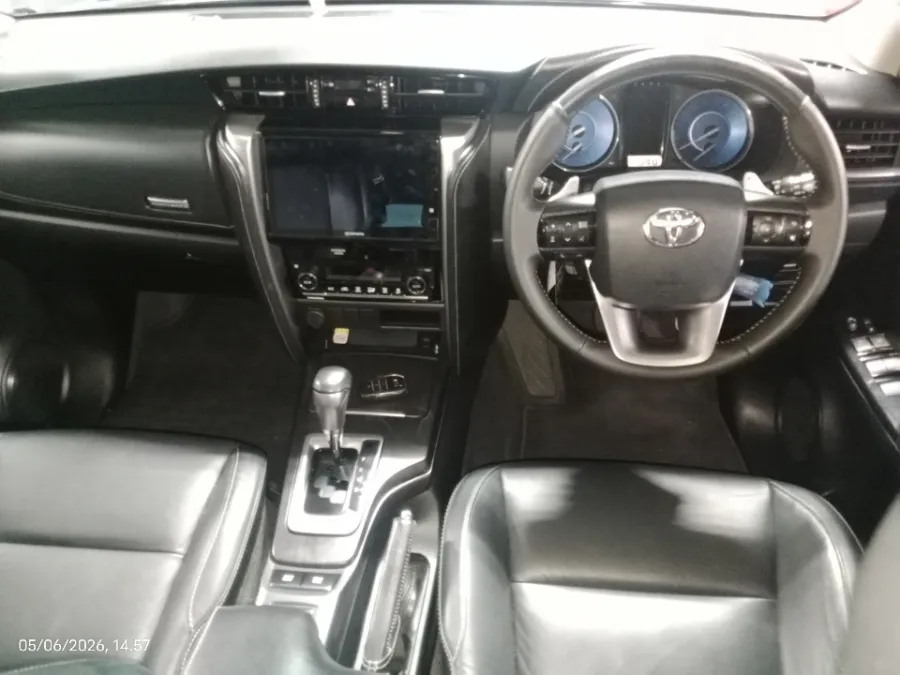 Foto Mobil Bekas Dashboard Toyota Fortuner 2.4 4X2 VRZ tahun 2021