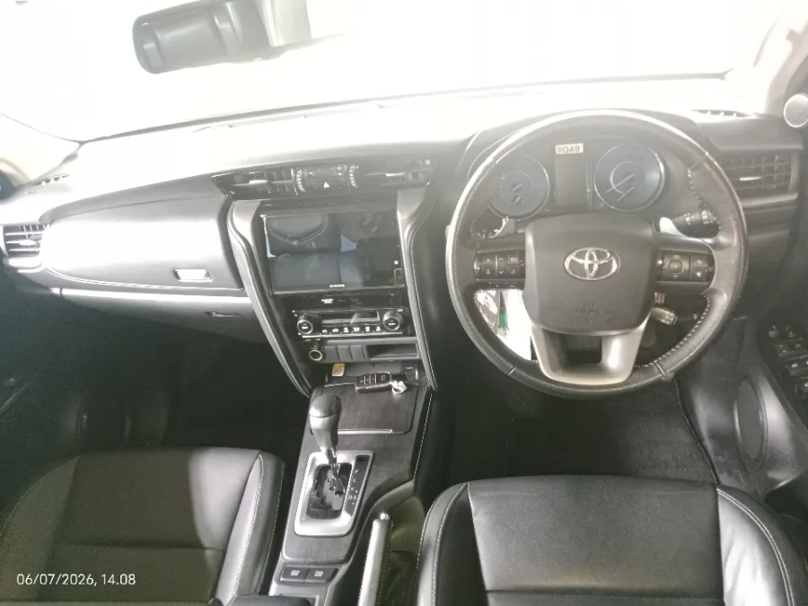 Foto Mobil Bekas Dashboard Toyota Fortuner 2.4 4X2 VRZ tahun 2021