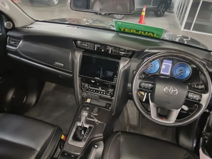 Foto Mobil Bekas Dashboard Toyota Fortuner 2.4 4X2 VRZ tahun 2021