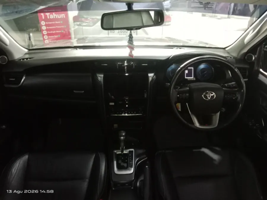 Foto Mobil Bekas Dashboard Toyota Fortuner 2.4 4X2 VRZ tahun 2021