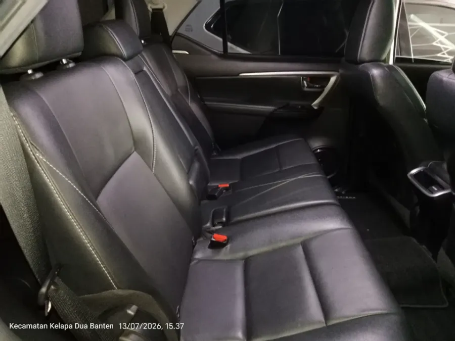 Foto Mobil Bekas Kabin Belakang Toyota Fortuner 2.4 4X2 VRZ tahun 2021