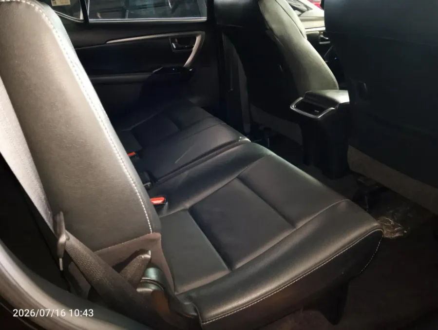 Foto Mobil Bekas Kabin Belakang Toyota Fortuner 2.4 4X2 VRZ tahun 2021