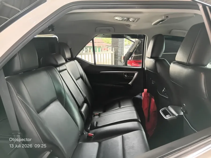 Foto Mobil Bekas Kabin Belakang Toyota Fortuner 2.4 4X2 VRZ tahun 2021