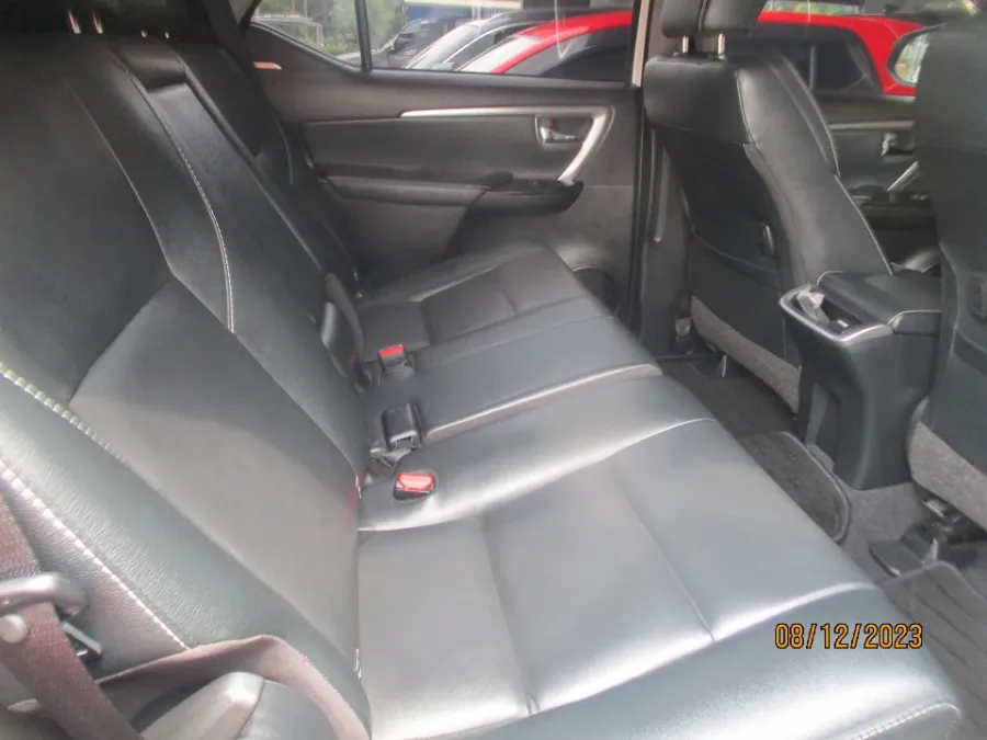 Foto Mobil Bekas Kabin Belakang Toyota Fortuner 2.4 4X2 VRZ tahun 2021
