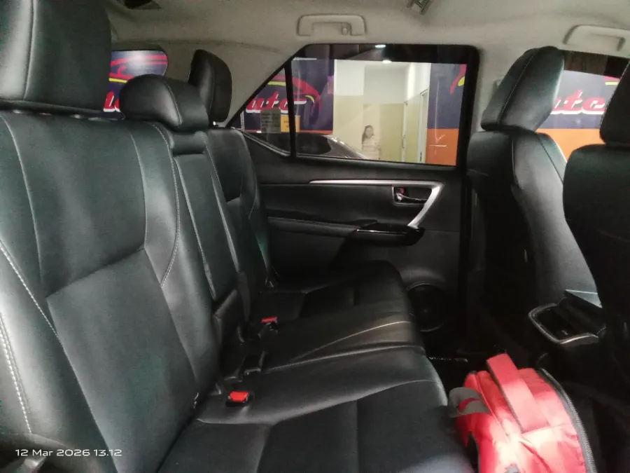Foto Mobil Bekas Kabin Belakang Toyota Fortuner 2.4 4X2 VRZ tahun 2021