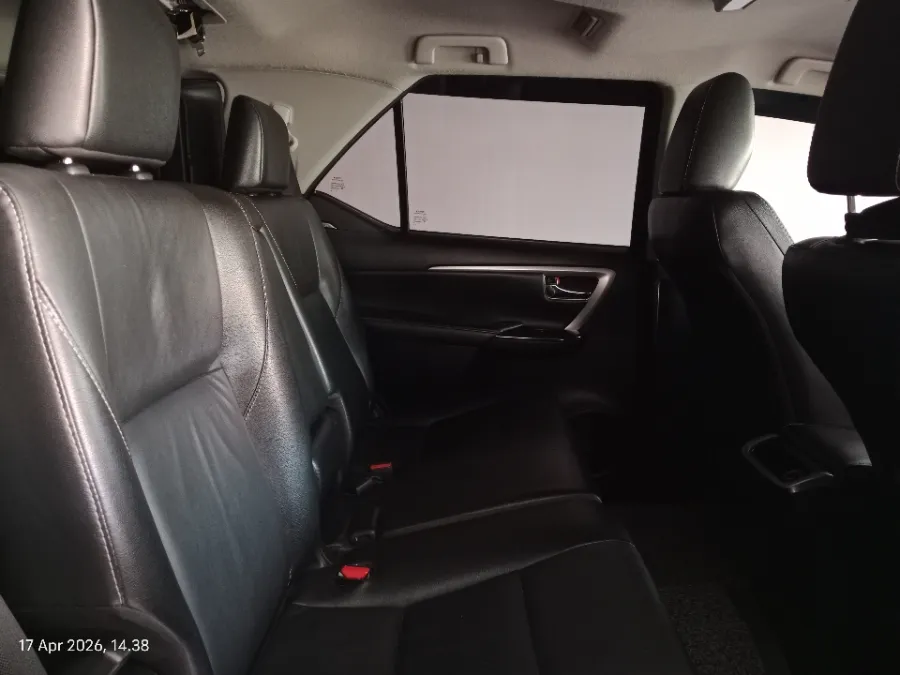 Foto Mobil Bekas Kabin Belakang Toyota Fortuner 2.4 4X2 VRZ tahun 2021