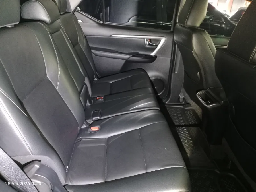 Foto Mobil Bekas Kabin Belakang Toyota Fortuner 2.4 4X2 VRZ tahun 2021