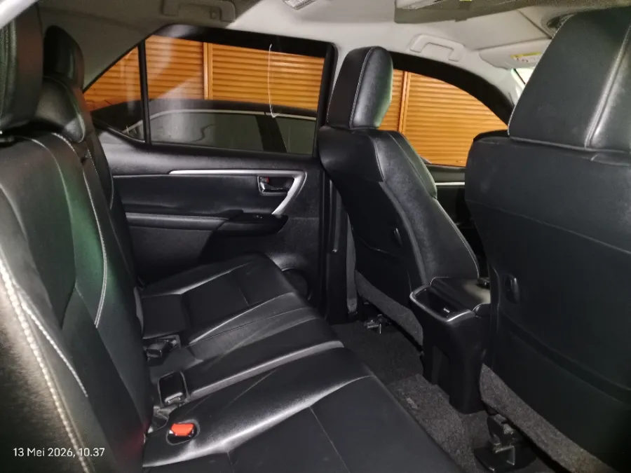Foto Mobil Bekas Kabin Belakang Toyota Fortuner 2.4 4X2 VRZ tahun 2021
