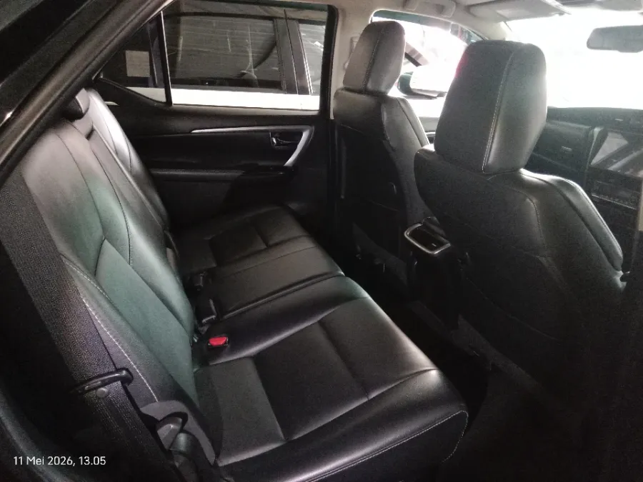 Foto Mobil Bekas Kabin Belakang Toyota Fortuner 2.4 4X2 VRZ tahun 2021