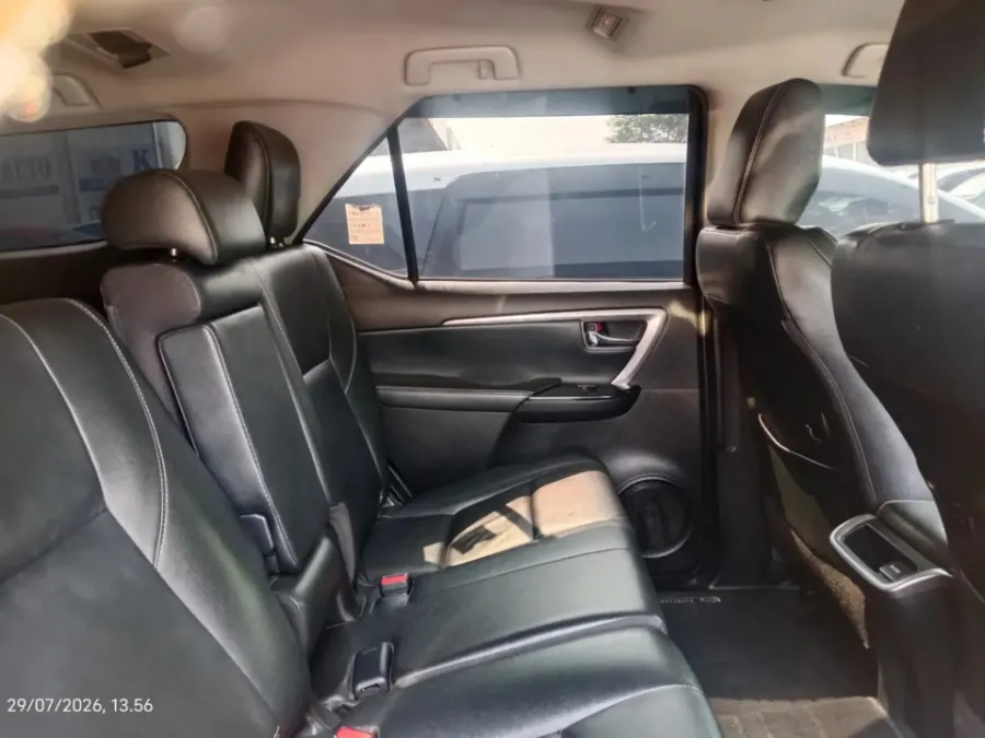 Foto Mobil Bekas Kabin Belakang Toyota Fortuner 2.4 4X2 VRZ tahun 2021
