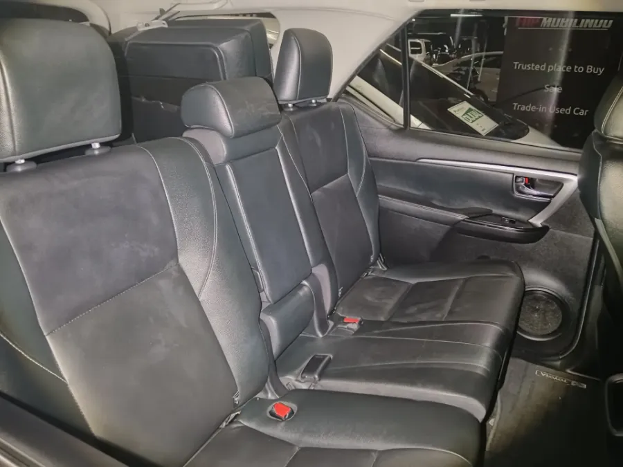 Foto Mobil Bekas Kabin Belakang Toyota Fortuner 2.4 4X2 VRZ tahun 2021