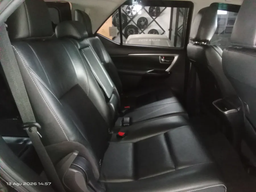 Foto Mobil Bekas Kabin Belakang Toyota Fortuner 2.4 4X2 VRZ tahun 2021