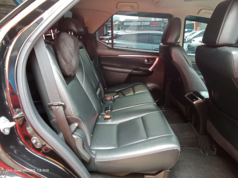 Foto Mobil Bekas Kabin Belakang Toyota Fortuner 2.4 4X2 VRZ tahun 2021