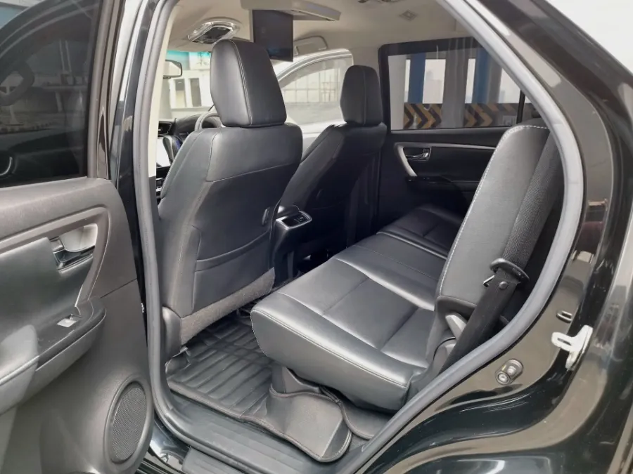Foto Mobil Bekas Kabin Belakang Toyota Fortuner 2.4 4X2 VRZ tahun 2021