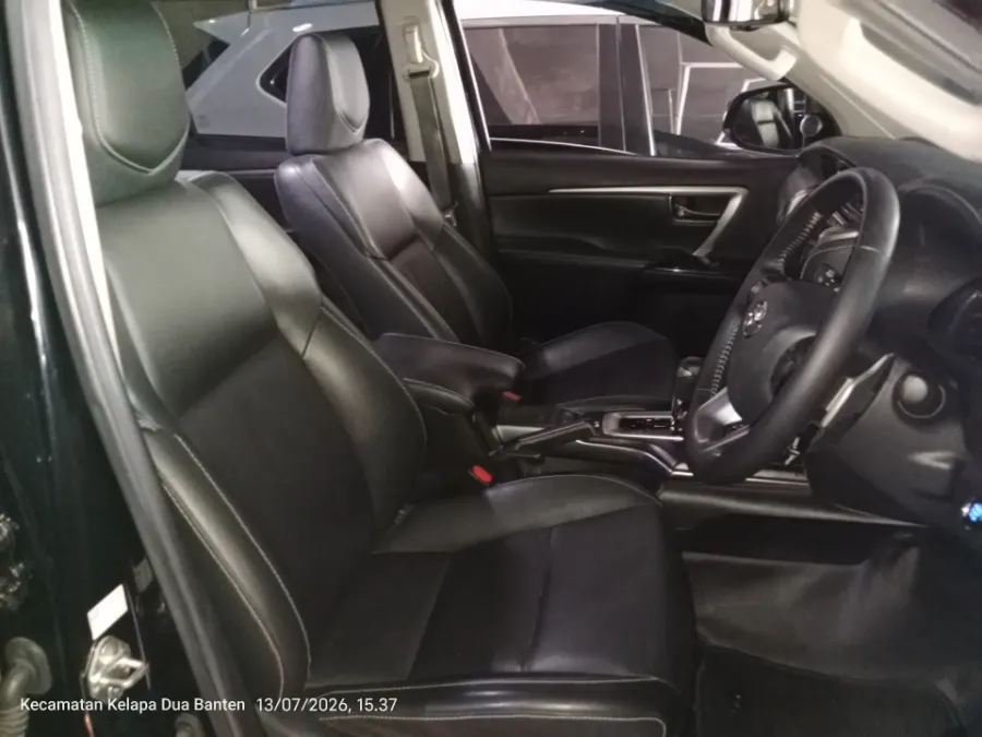 Foto Mobil Bekas Kabin Depan Toyota Fortuner 2.4 4X2 VRZ tahun 2021