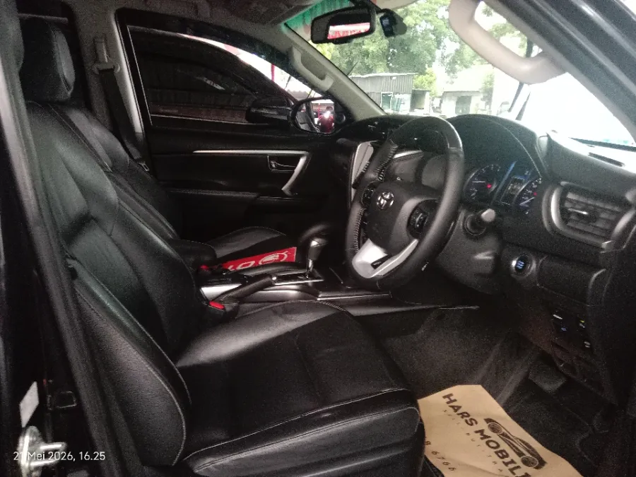 Foto Mobil Bekas Kabin Depan Toyota Fortuner 2.4 4X2 VRZ tahun 2021