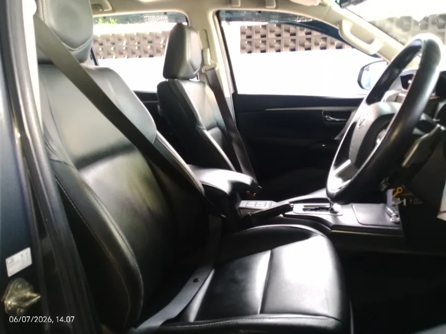 Foto Mobil Bekas Kabin Depan Toyota Fortuner 2.4 4X2 VRZ tahun 2021