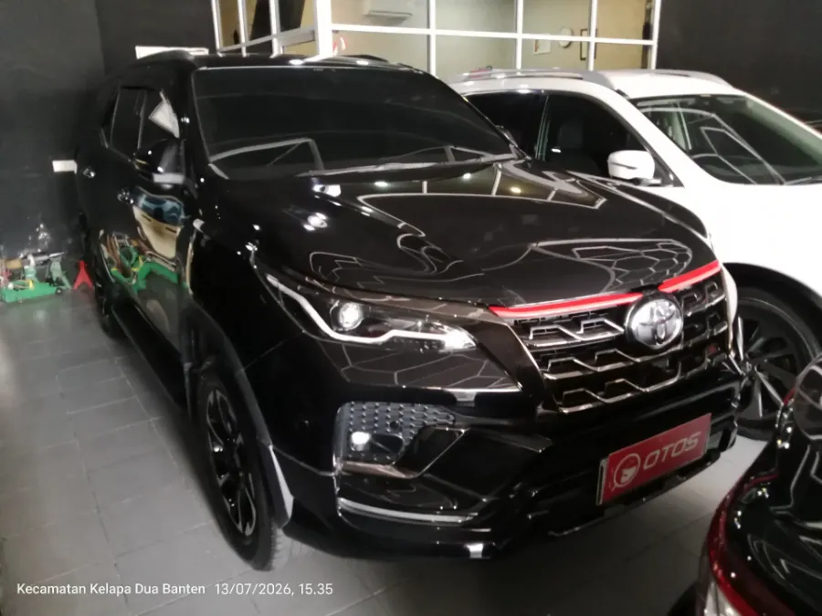 Foto Mobil Bekas Kanan Depan Toyota Fortuner 2.4 4X2 VRZ tahun 2021