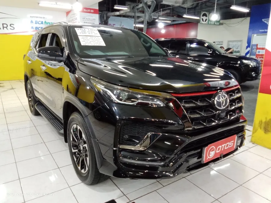 Foto Mobil Bekas Kanan Depan Toyota Fortuner 2.4 4X2 VRZ tahun 2021