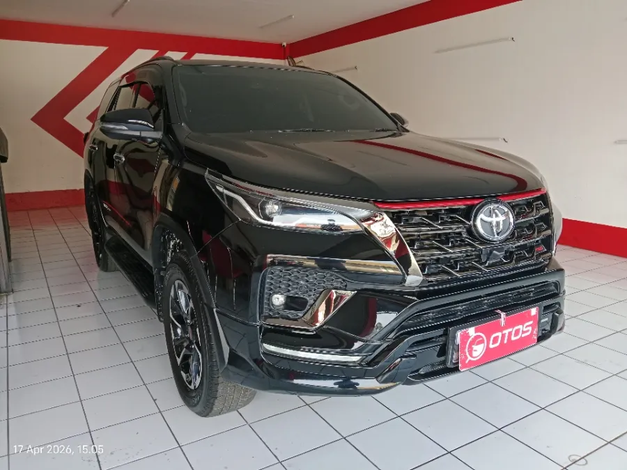 Foto Mobil Bekas Kanan Depan Toyota Fortuner 2.4 4X2 VRZ tahun 2021